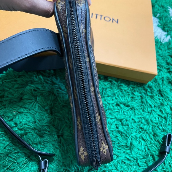 Loui Vuitton Solar Ray Utility Side Bag - Picture 5 of 8